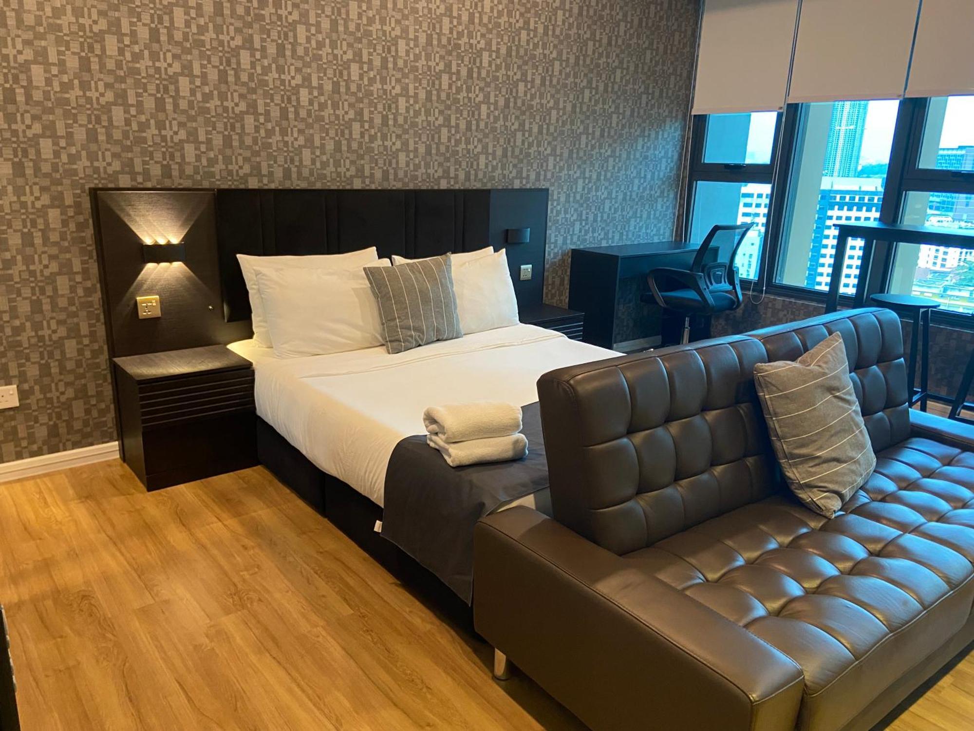 Ceylonz Suites Klcc By Staybliss Kuala Lumpur Exterior photo